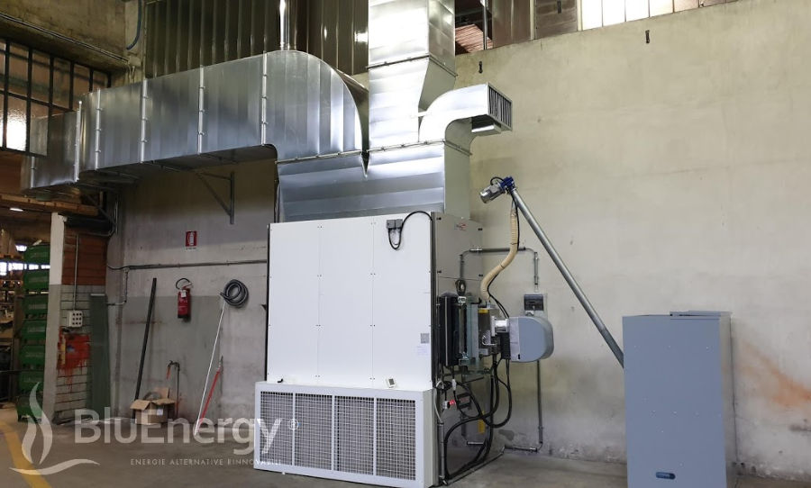 Generatore d'aria calda a pellet da 350kW mod. AirCalor. Installazione in capannone da 5500mq